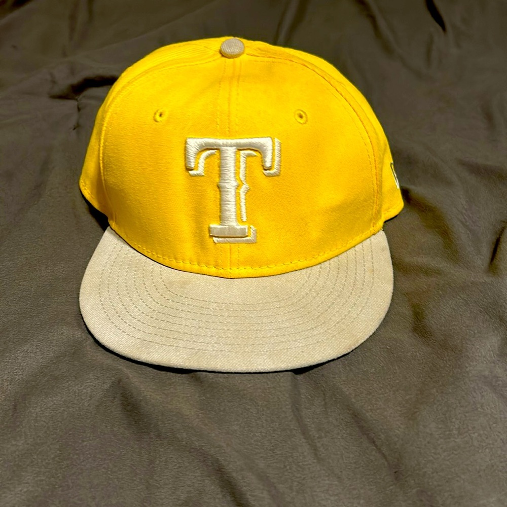 No refund youth adjustable hat yellow nice used twice